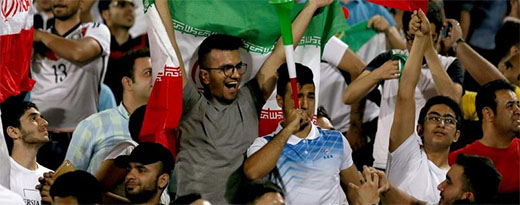 Weit und breit nur Männer: Die iranischen Fußballfans.FOTO: ATTA KANARE/AFP Weit und breit nur Männer: Die iranischen Fußballfans.FOTO: ATTA KANARE/AFP