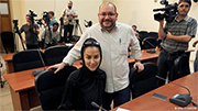 Der "Washington Post"-Journalist Jason Rezaian zusammen mit seiner Frau (Archivbild) Der "Washington Post"-Journalist Jason Rezaian zusammen mit seiner Frau (Archivbild)