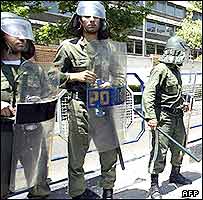 پليس ضد شورش در اهواز  - ماه آوريل